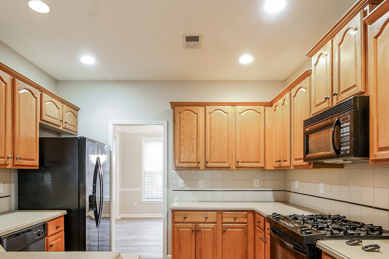 2,690/Mo, 990 Amberton Ln Powder Springs, GA 30127 Kitchen View 2