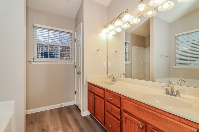 2,225/Mo, 1198 Andrews Dr Lithia Springs, GA 30122 Main Bathroom View