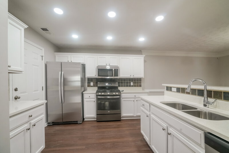 2,120/Mo, 211 Arbor Creek Dr Dallas, GA 30157 Kitchen View