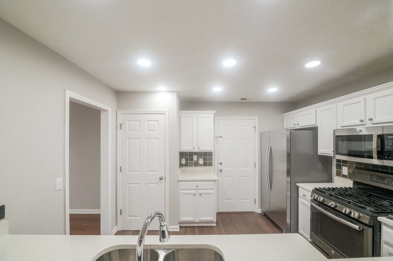 2,120/Mo, 211 Arbor Creek Dr Dallas, GA 30157 Kitchen View 2