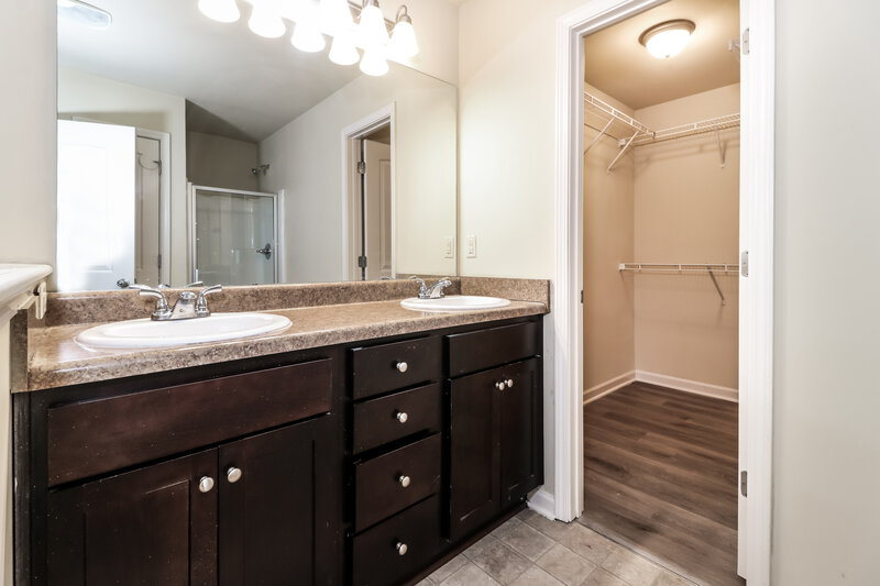 2,090/Mo, 1629 Swamp Cabbage Dr Lawrenceville, GA 30045 Main Bathroom View