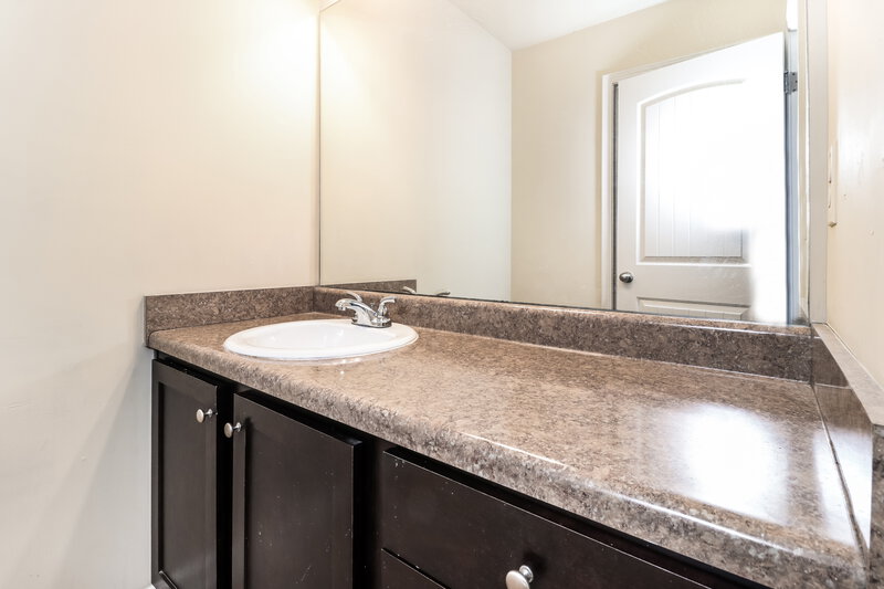 2,090/Mo, 1629 Swamp Cabbage Dr Lawrenceville, GA 30045 Bathroom View