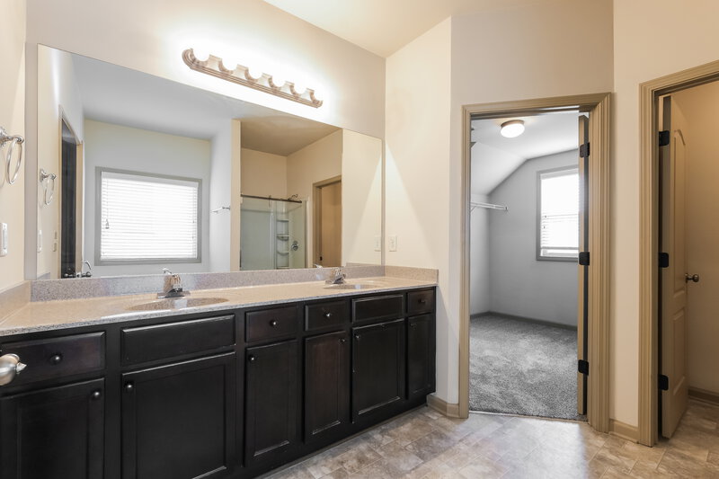 2,810/Mo, 1828 Bridle Rd Lawrenceville, GA 30043 Main Bathroom View