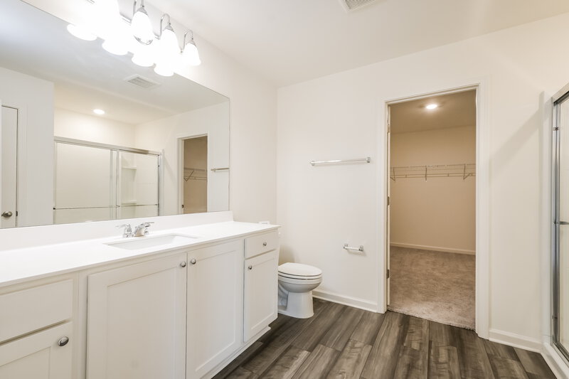 2,040/Mo, 367 Greenwalk Place Hoschton, GA 30548 Main Bathroom View