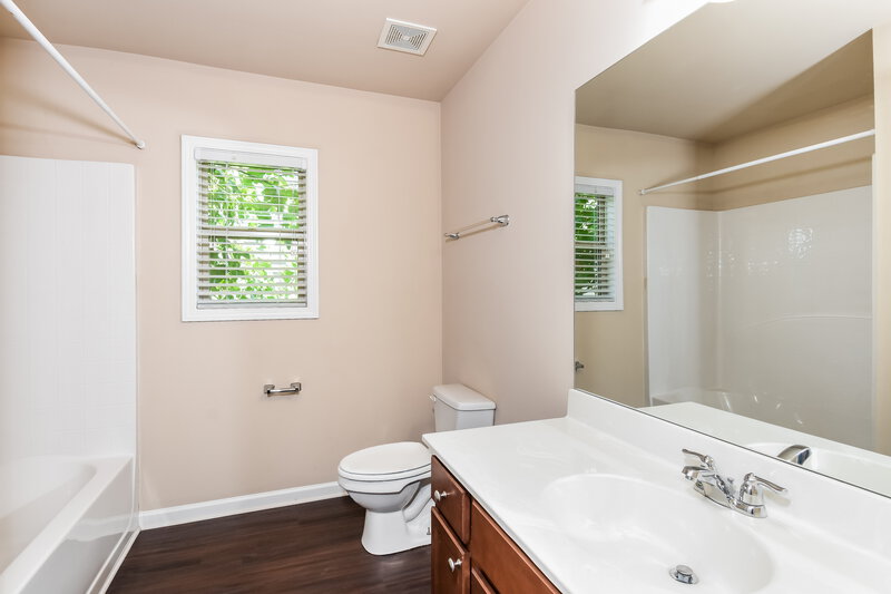 2,420/Mo, 741 Collingsworth Ln Lawrenceville, GA 30043 Bathroom View