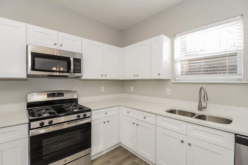 2,120/Mo, 7781 Parkside Dr Lithia Springs, GA 30122 Kitchen View 2
