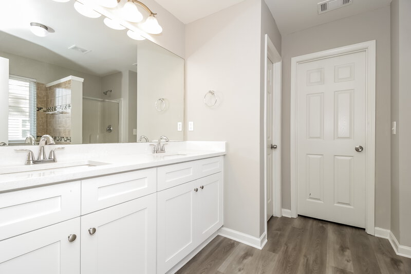 2,120/Mo, 7781 Parkside Dr Lithia Springs, GA 30122 Main Bathroom View