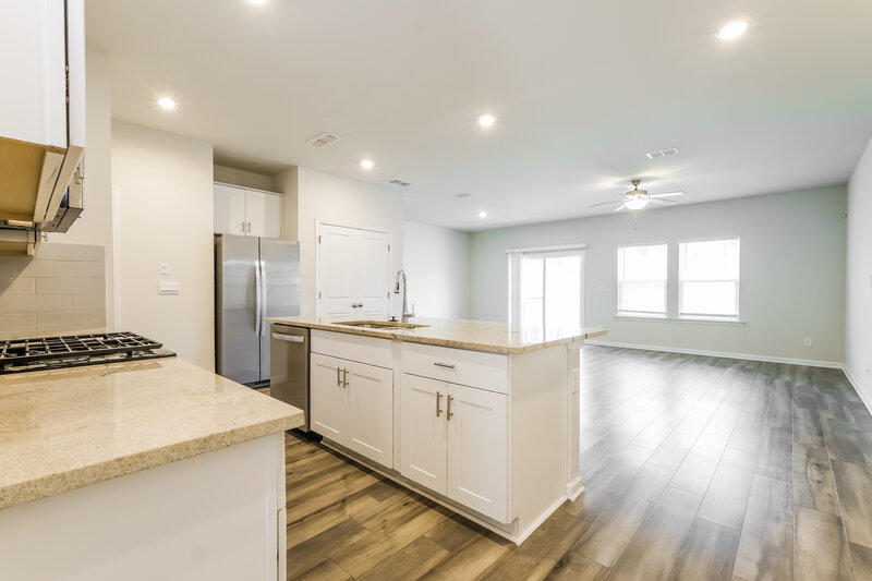 2,480/Mo, 1672 Villageside Ct Lawrenceville, GA 30043 Kitchen View