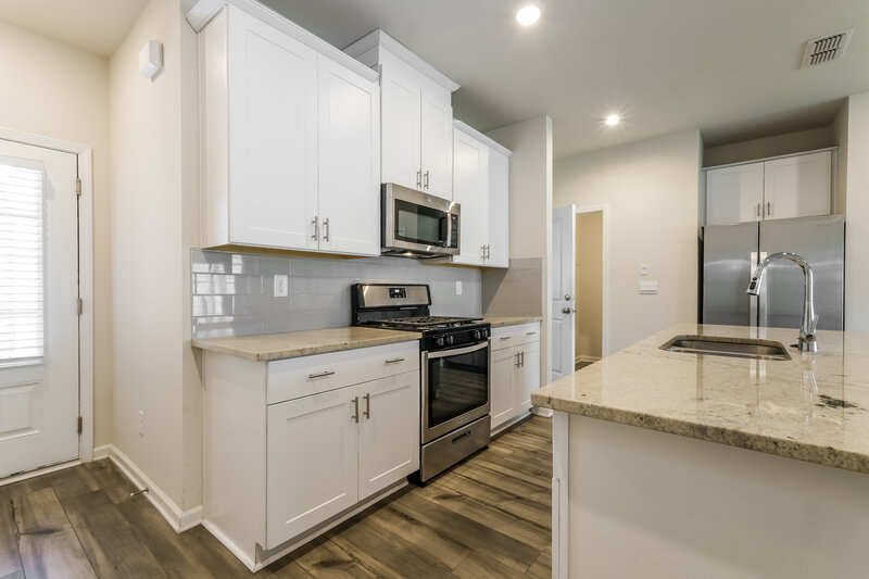 2,480/Mo, 1672 Villageside Ct Lawrenceville, GA 30043 Kitchen View 2
