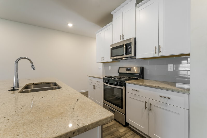 2,480/Mo, 1672 Villageside Ct Lawrenceville, GA 30043 Kitchen View 3