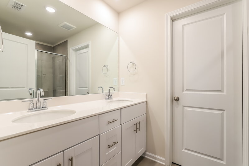 3,590/Mo, 1672 Villageside Ct Lawrenceville, GA 30043 Main Bathroom View