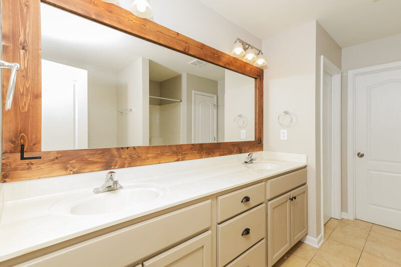 1,760/Mo, 45 Celtic Ct Adairsville, GA 30103 Main Bathroom View