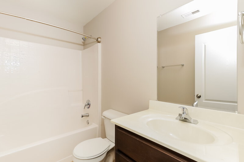 1,760/Mo, 45 Celtic Ct Adairsville, GA 30103 Bathroom View