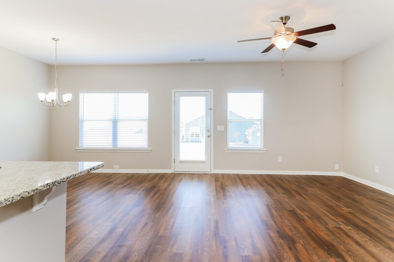 1,735/Mo, 38 Robin Rd Adairsville, GA 30103 Living Room View 2