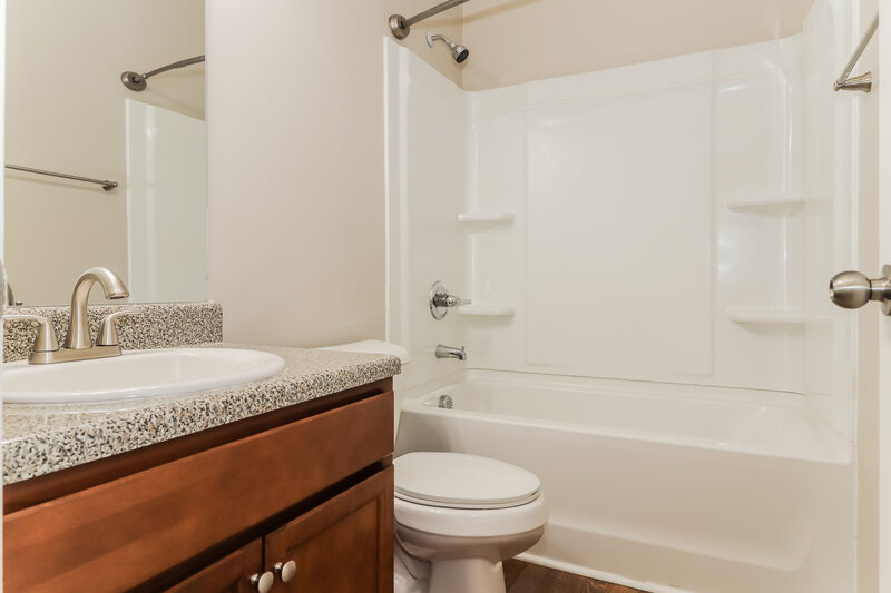 1,735/Mo, 38 Robin Rd Adairsville, GA 30103 Bathroom View