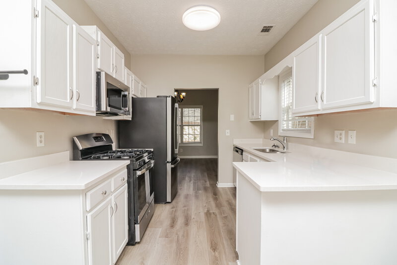 2,315/Mo, 2627 Windage Dr SW Marietta, GA 30008 Kitchen View 2