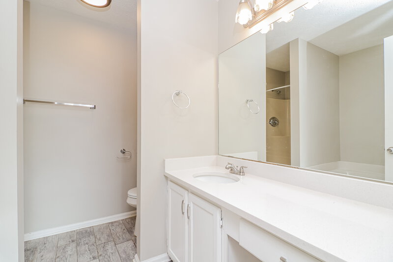 2,315/Mo, 2627 Windage Dr SW Marietta, GA 30008 Main Bathroom View