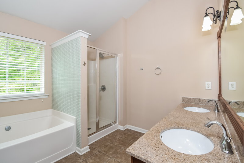 3,630/Mo, 410 Deepstream Crossing Canton, GA 30115 Main Bathroom View