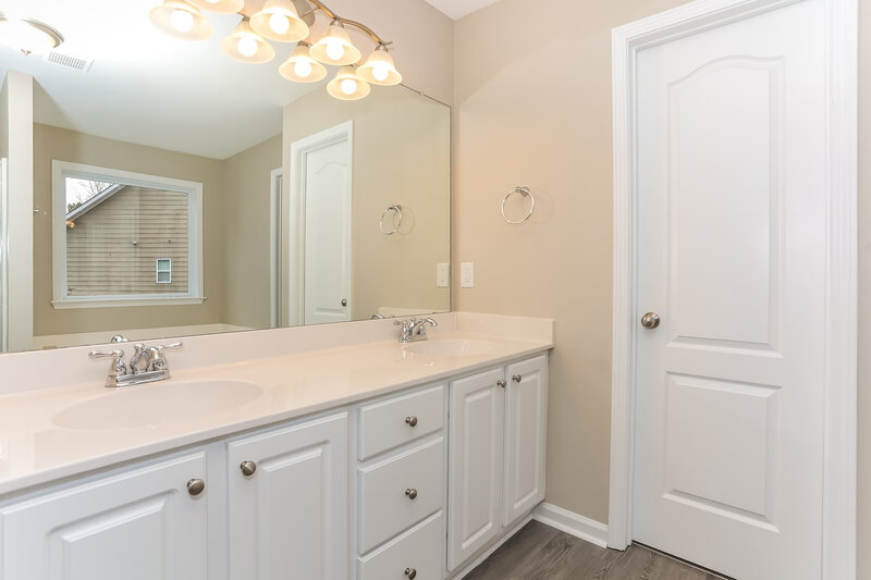 2,895/Mo, 2444 McIntosh Dr Locust Grove, GA 30248 Main Bathroom View 2