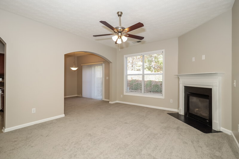1,950/Mo, 7205 Gold Mine Ave Austell, GA 30168 Living Room View 2