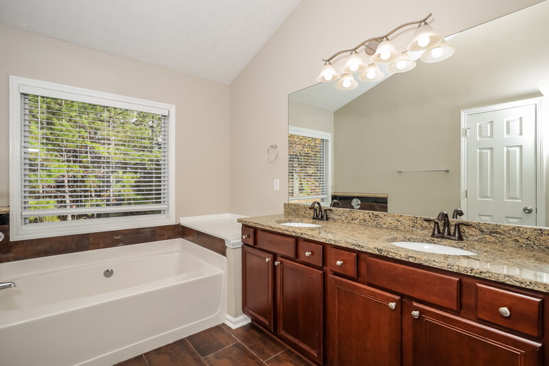 1,950/Mo, 7205 Gold Mine Ave Austell, GA 30168 Main Bathroom View