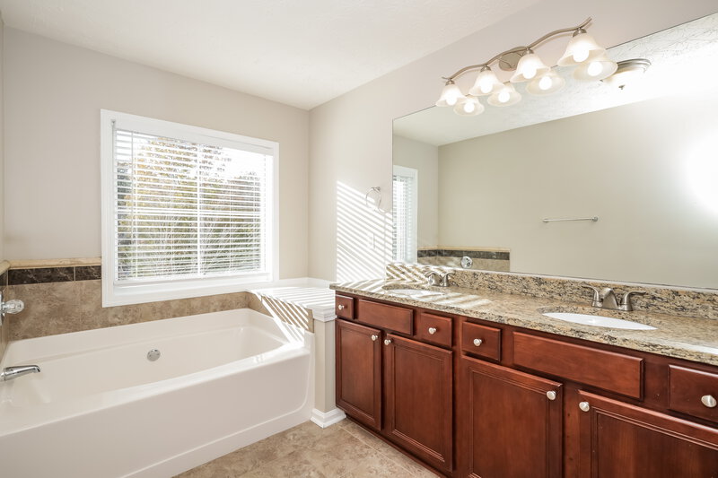 1,950/Mo, 7205 Gold Mine Ave Austell, GA 30168 Bathroom View