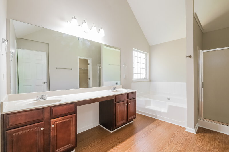 2,480/Mo, 1260 Red Cedar Trl Suwanee, GA 30024 Main Bathroom View