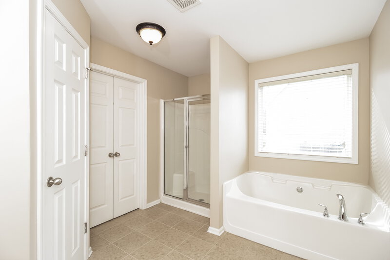 2,270/Mo, 48 Stable View Loop Dallas, GA 30132 Main Bathroom View