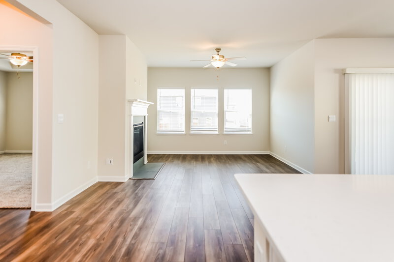 2,500/Mo, 5813 Hackberry Ln Braselton, GA 30517 Living Room View 2