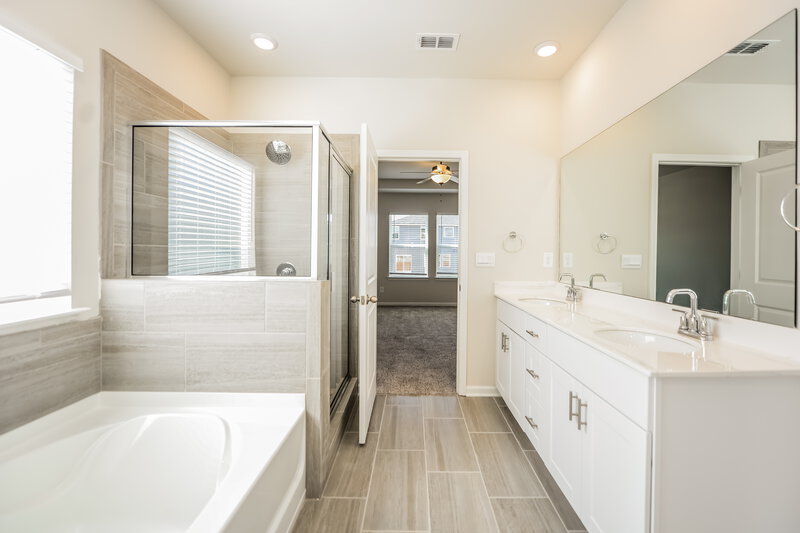 2,500/Mo, 5813 Hackberry Ln Braselton, GA 30517 Main Bathroom View 2