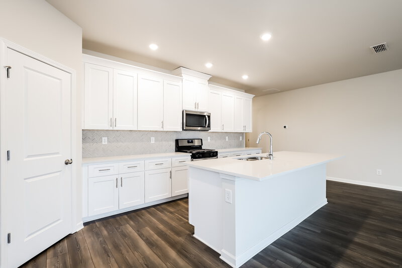 2,425/Mo, 5841 Hackberry Ln Braselton, GA 30517 Kitchen View 2