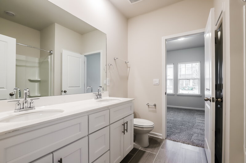 2,425/Mo, 5841 Hackberry Ln Braselton, GA 30517 Bathroom View 2