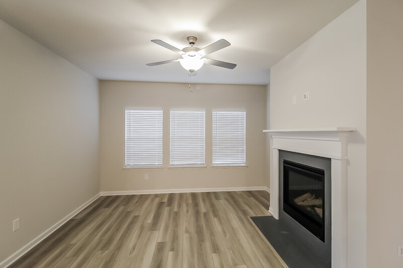 2,625/Mo, 5842 Union Grove Dr Braselton, GA 30517 Living Room View 2