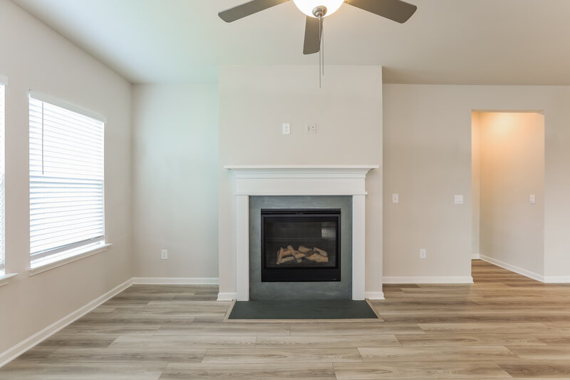 2,740/Mo, 5842 Union Grove Dr Braselton, GA 30517 Living Room View 2