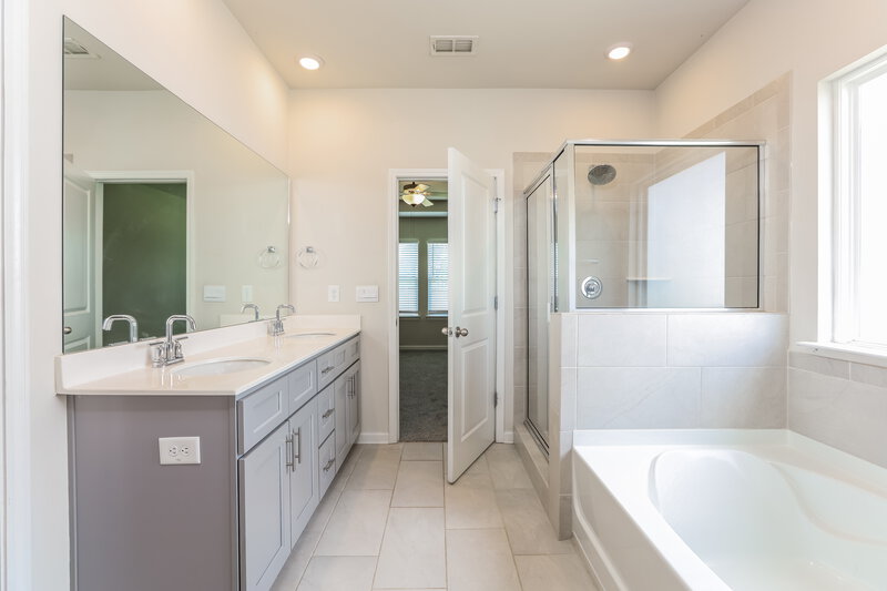 2,740/Mo, 5842 Union Grove Dr Braselton, GA 30517 Main Bathroom View 2