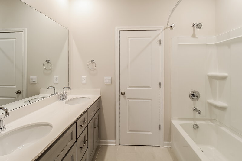 2,625/Mo, 5842 Union Grove Dr Braselton, GA 30517 Bathroom View