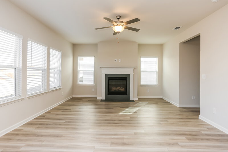 2,480/Mo, 5862 Union Grove Dr Braselton, GA 30517 Living Room View