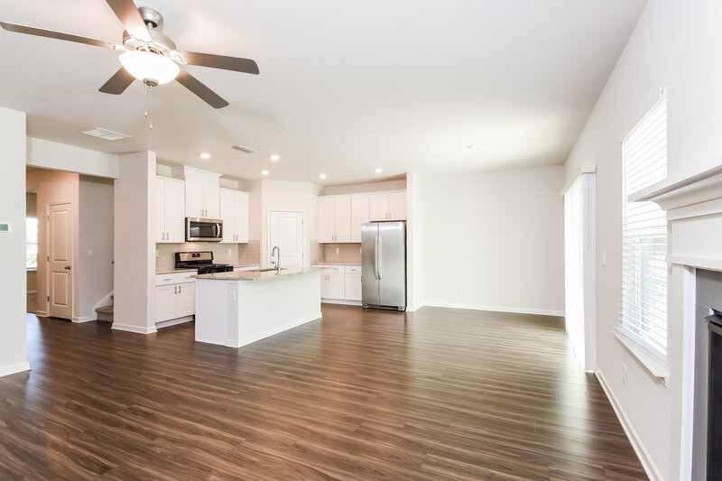 2,565/Mo, 6075 Hickory Creek Ct Braselton, GA 30517 Living Room View