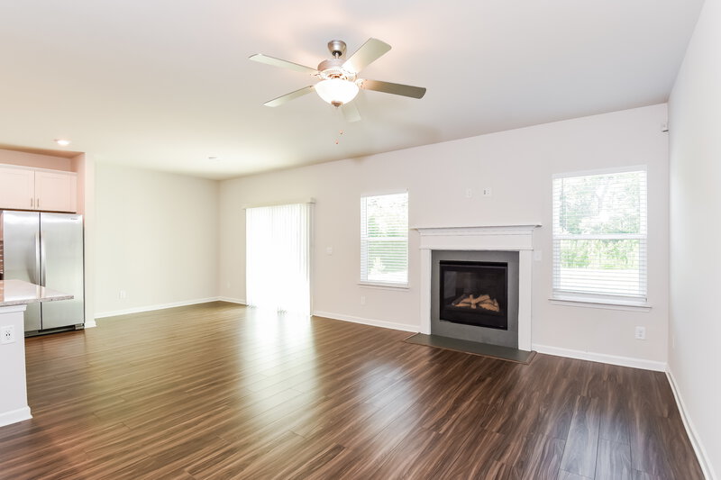 2,565/Mo, 6075 Hickory Creek Ct Braselton, GA 30517 Living Room View 2