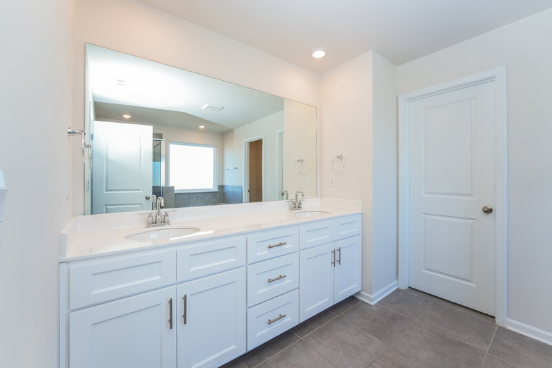 2,590/Mo, 780 Sara Meadow Rd Loganville, GA 30052 Main Bathroom View