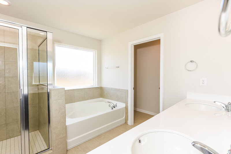 2,485/Mo, 809 Sara Meadow Rd Loganville, GA 30052 Main Bathroom View