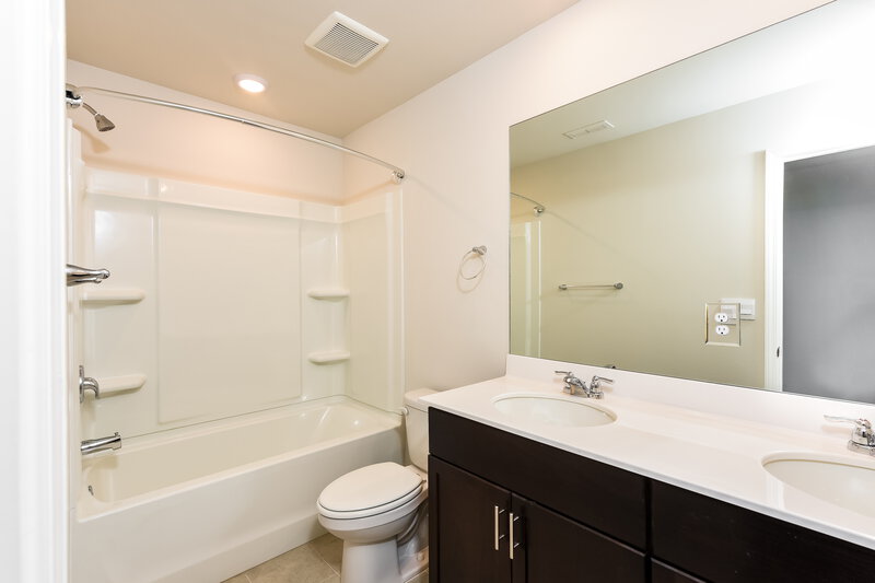 2,485/Mo, 809 Sara Meadow Rd Loganville, GA 30052 Bathroom View