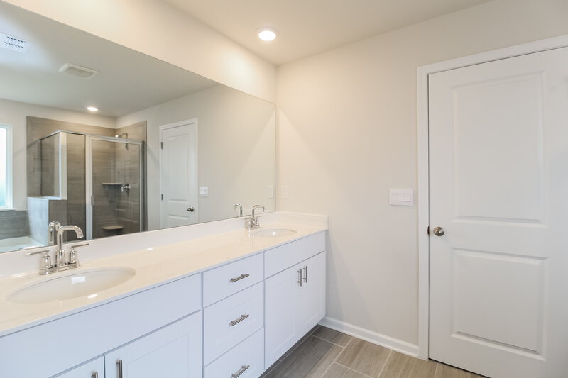 2,595/Mo, 892 Milo Bay St Loganville, GA 30052 Main Bathroom View