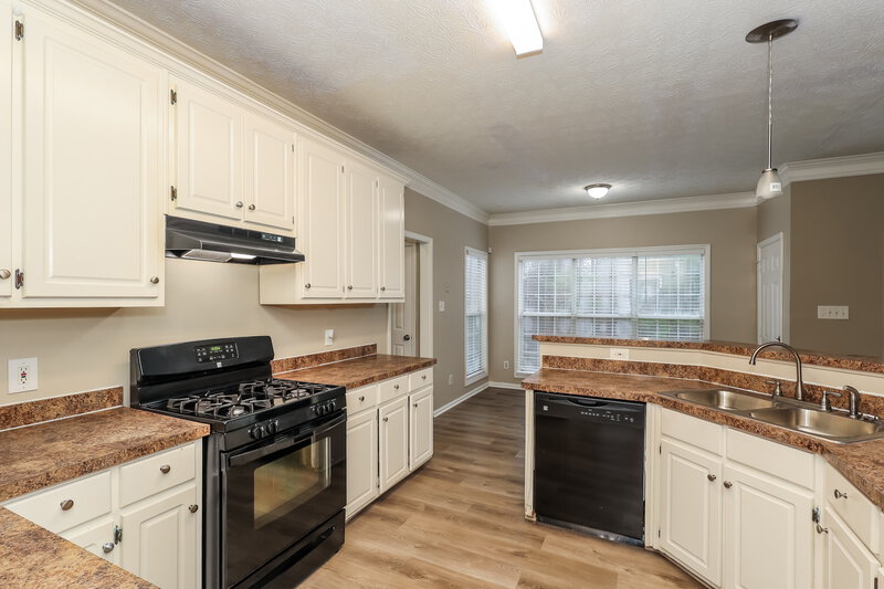 2,445/Mo, 115 Stratmore Pl Stockbridge, GA 30281 Kitchen View