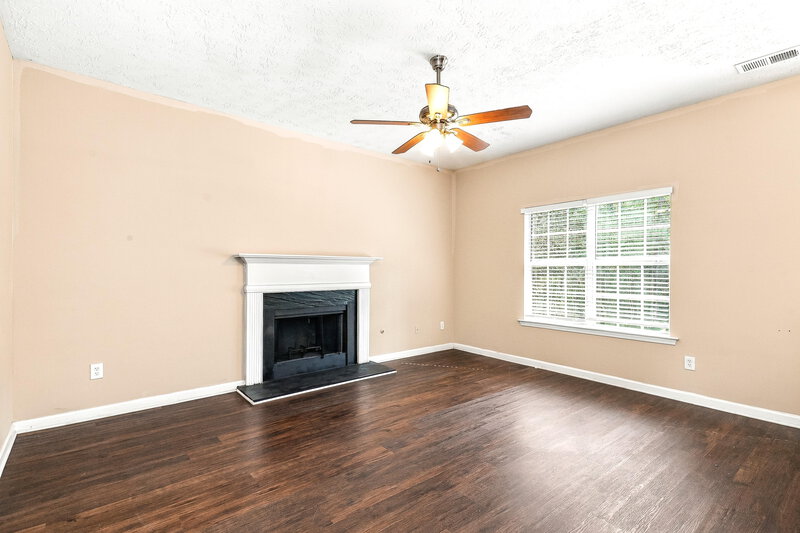 2,180/Mo, 240 Cobblestone Ln McDonough, GA 30252 Family Room View