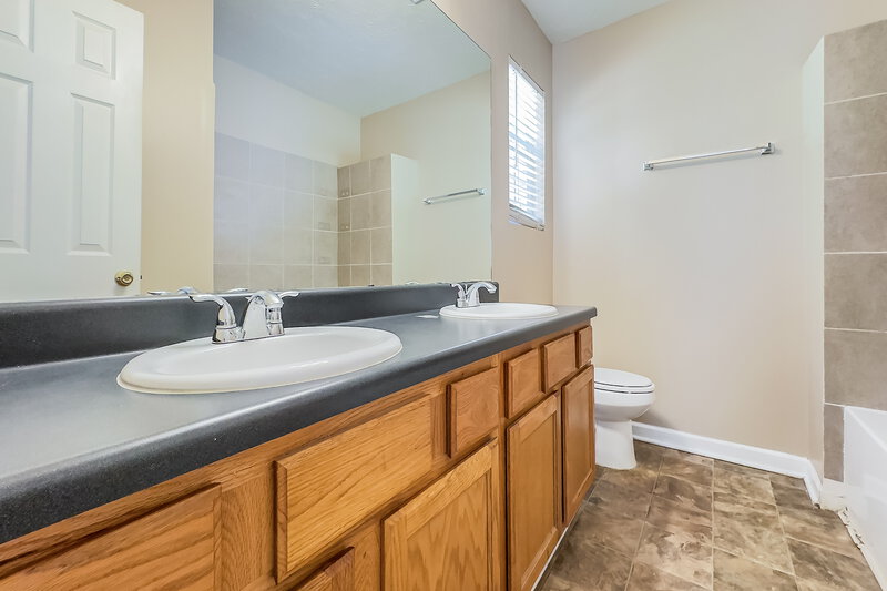2,620/Mo, 1116 Kramden Ct McDonough, GA 30252 Main Bathroom View