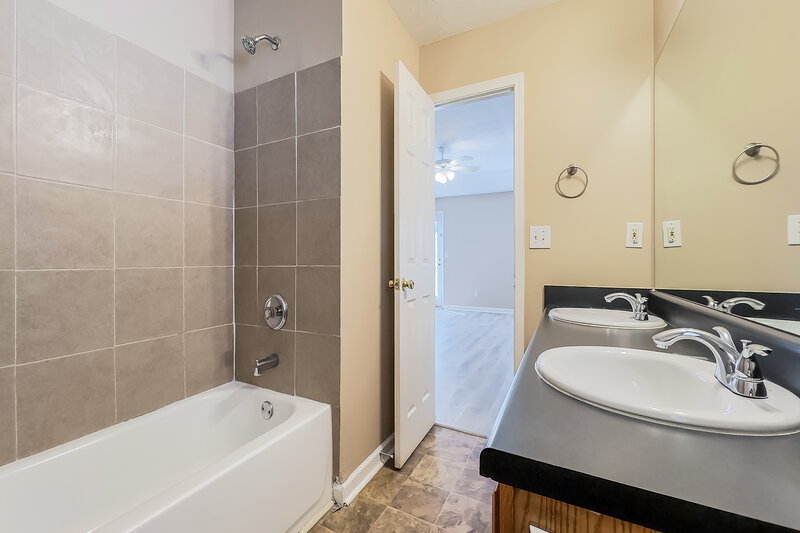 2,620/Mo, 1116 Kramden Ct McDonough, GA 30252 Main Bathroom View 2