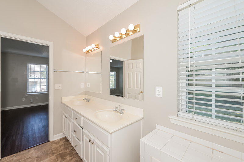 3,010/Mo, 1530 Bramlett Forest Trl Lawrenceville, GA 30045 Main Bathroom View