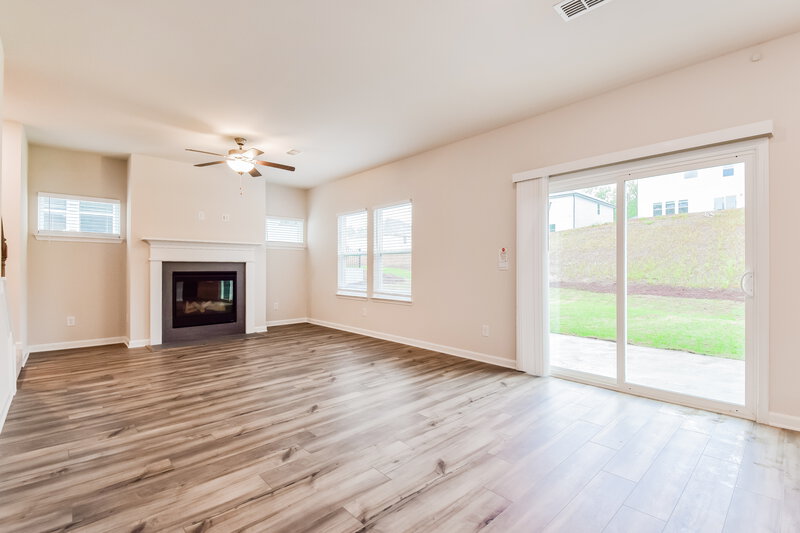 2,040/Mo, 466 Magnolia Dr Dawsonville, GA 30534 Living Room View