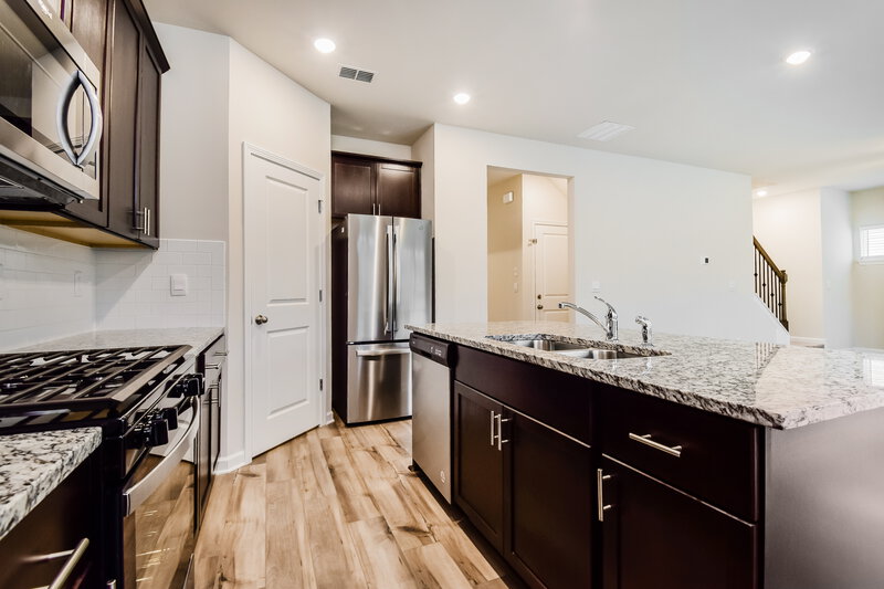 2,040/Mo, 466 Magnolia Dr Dawsonville, GA 30534 Kitchen View